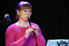 Nadine brachte ihre neue Tin Whistle aus Carbon mit und spielte u.a. "Spencer Hill", "Johnnys Wedding" und ...